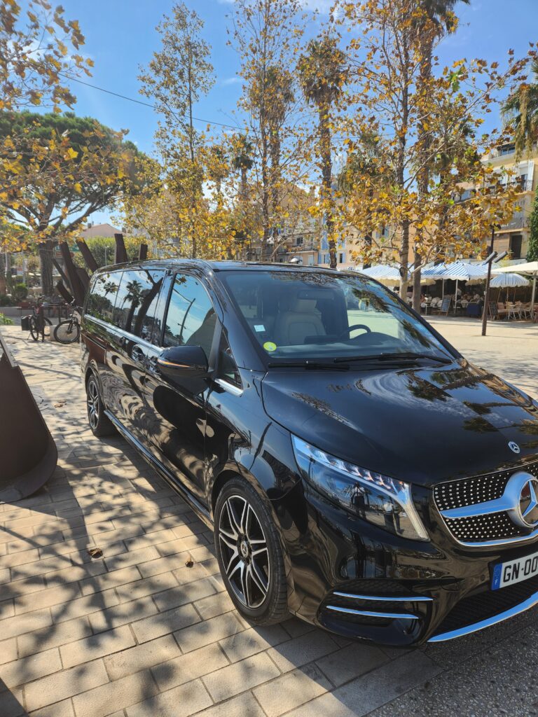 Service de chauffeur privé VTC à Six-Fours-les-Plages, avec des vans Mercedes Classe V pour un confort et une élégance incomparables.